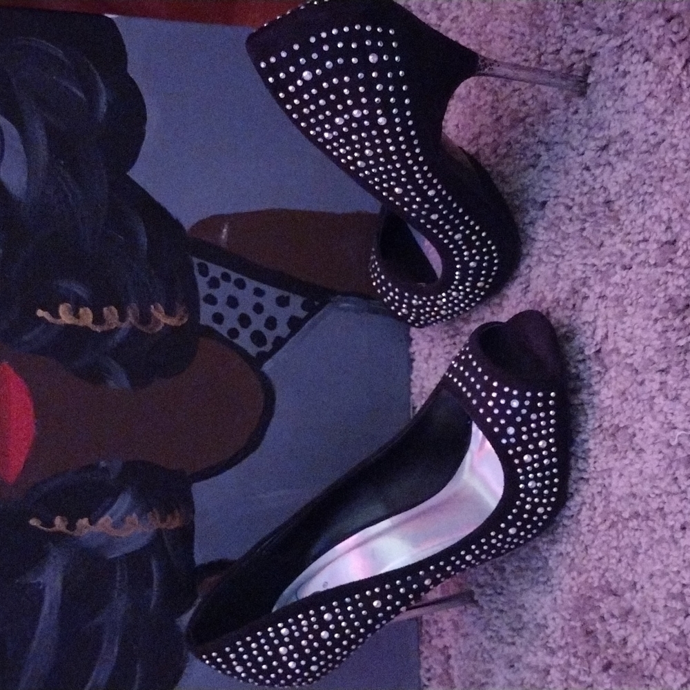 Ladies black shoe size 7 runs small